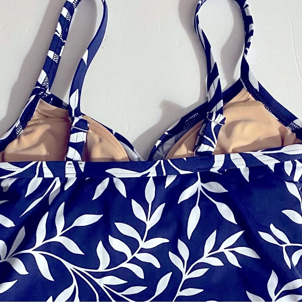 Lands’ End Tankini Twist,Swim Top, Sz 2, Bust 33, 34, Geo,Underwire‌, NWOT